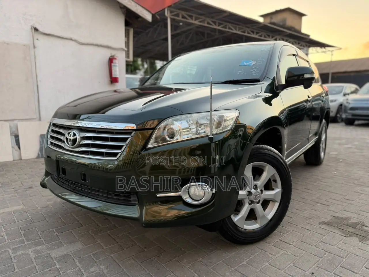 Toyota Vanguard 2011 Green