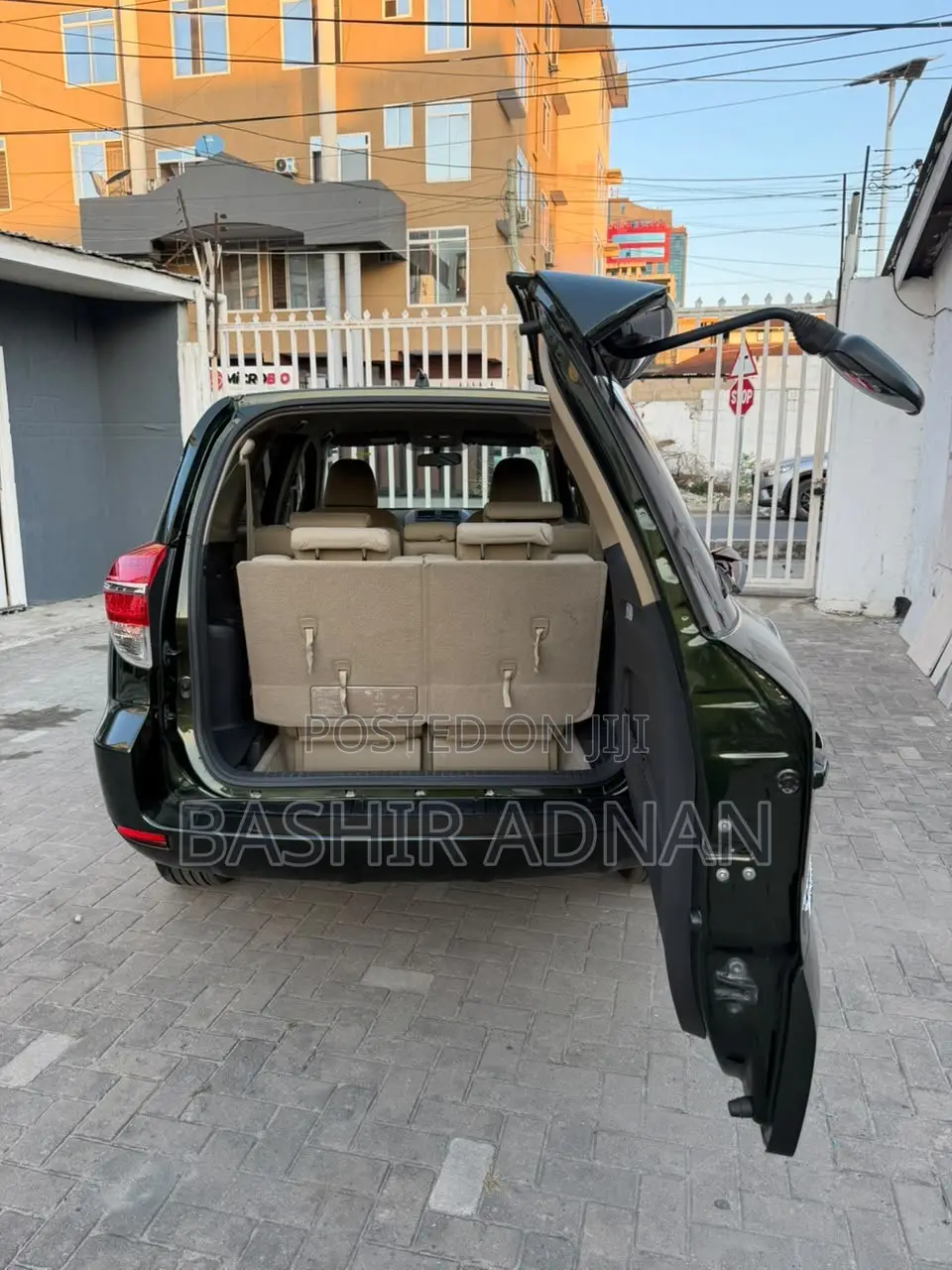 Toyota Vanguard 2011 Green
