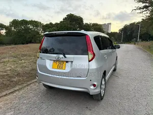 Toyota Passo Sette 1.5 FWD 2009 Silver