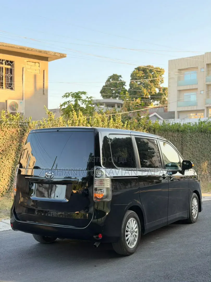 Toyota Noah 2009 Black
