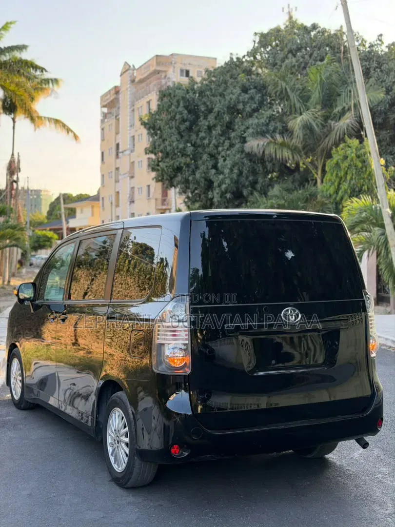 Toyota Noah 2009 Black