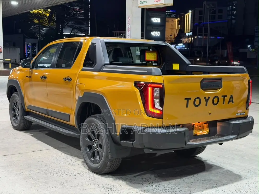 New Toyota Hilux 2026 Yellow