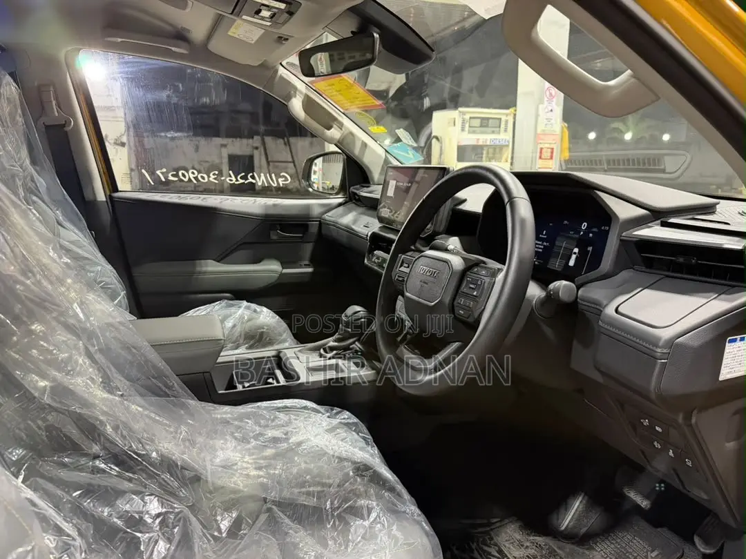 New Toyota Hilux 2026 Yellow