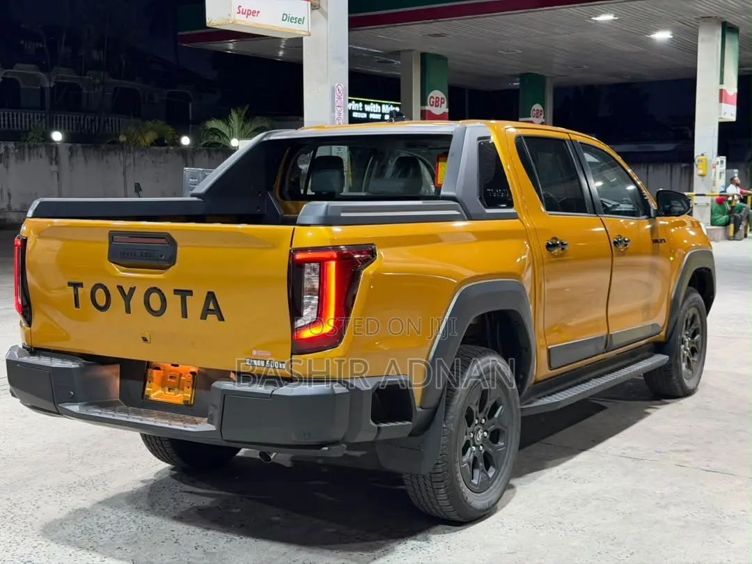 New Toyota Hilux 2026 Yellow