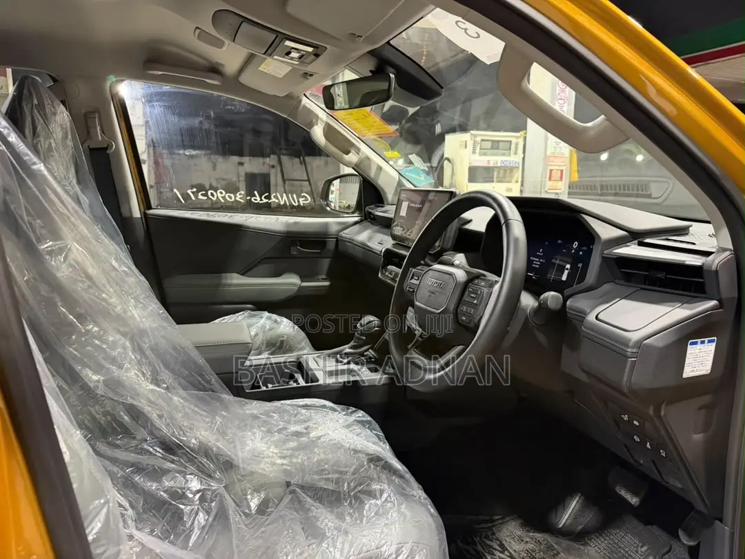 New Toyota Hilux 2026 Yellow