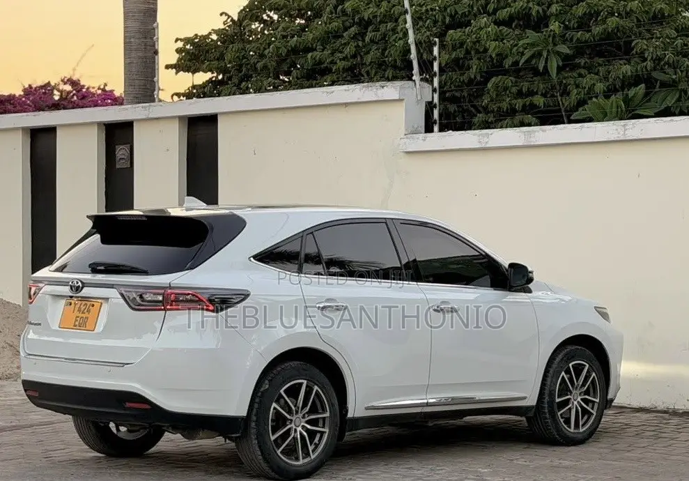 Toyota Harrier 2.0 4WD 2015 Pearl