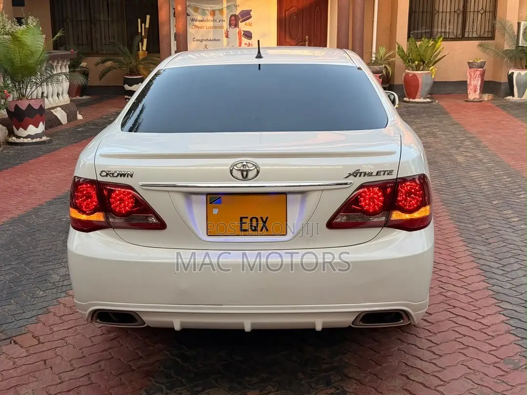 Toyota Crown 2009 White