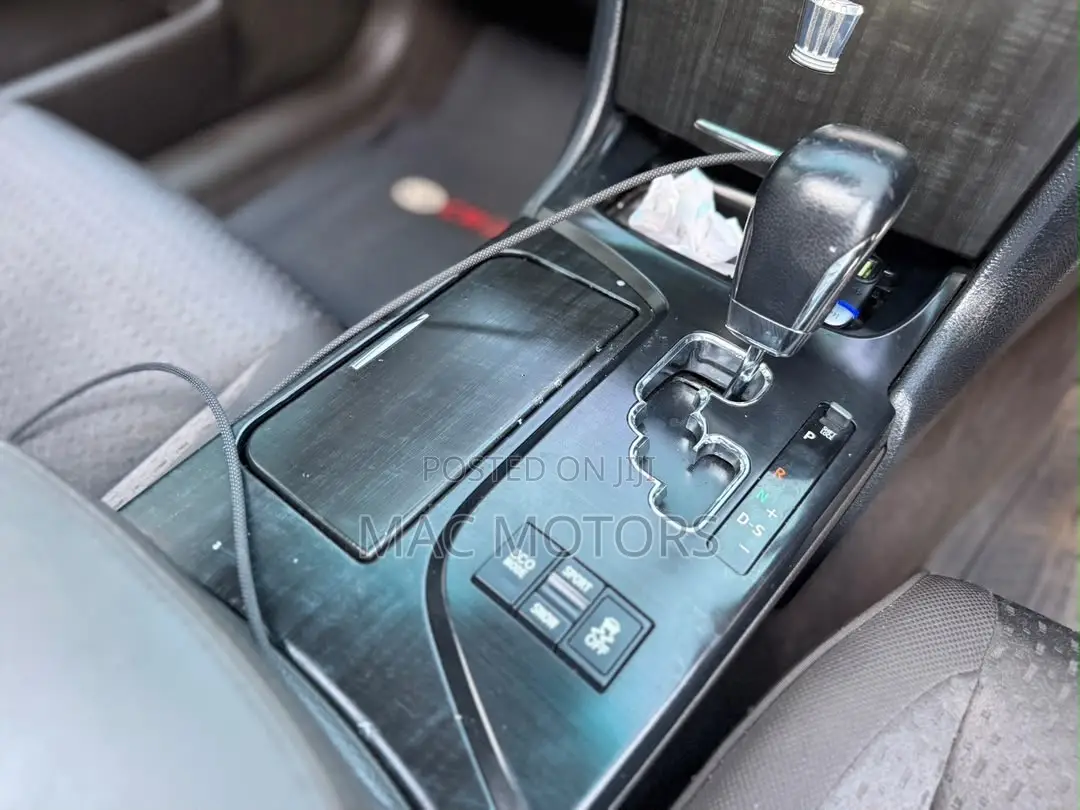 Toyota Crown 2009 White
