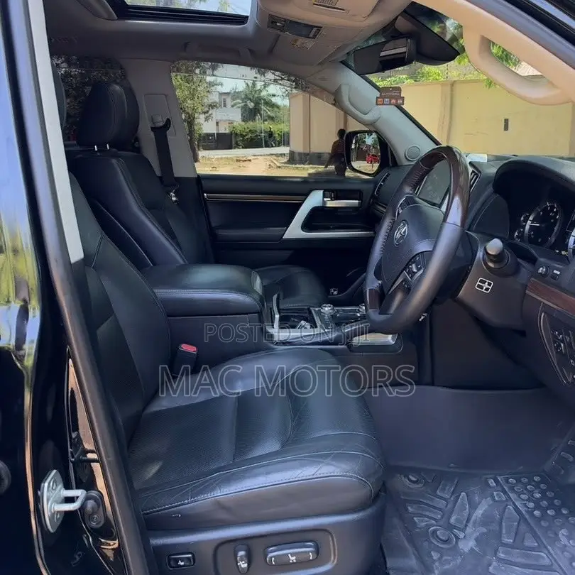 Toyota Land Cruiser 4.6 V8 ZX 2019 Black