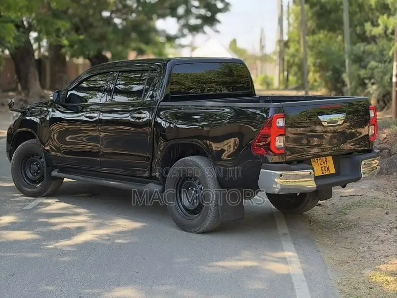 Toyota Hilux Revo Double Cab Deisel 2.4 AWD 2021 Black