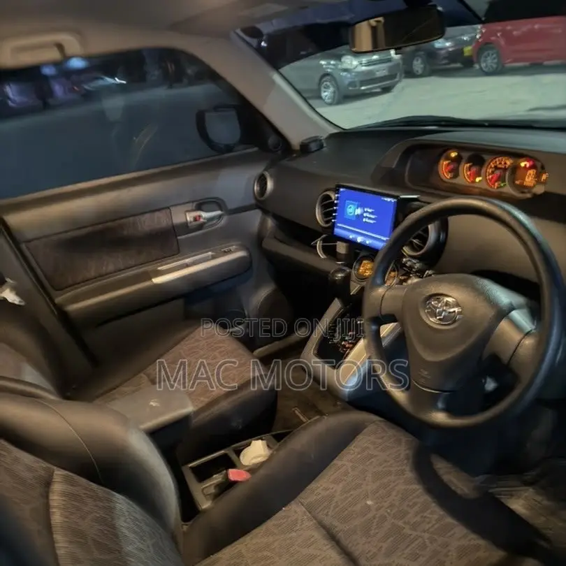 Toyota Corolla Rumion Hatchback 1.8 FWD 2010 Black