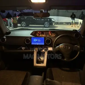 Toyota Corolla Rumion Hatchback 1.8 FWD 2010 Black