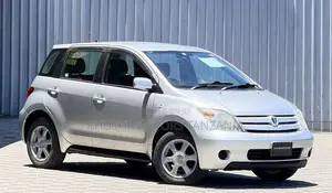Toyota IST 2002 Silver