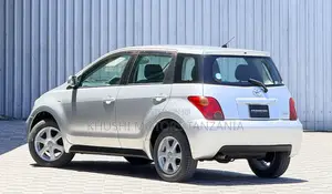 Toyota IST 2002 Silver