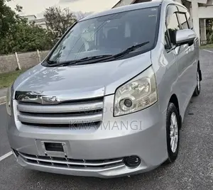 Toyota Noah 2008 Silver