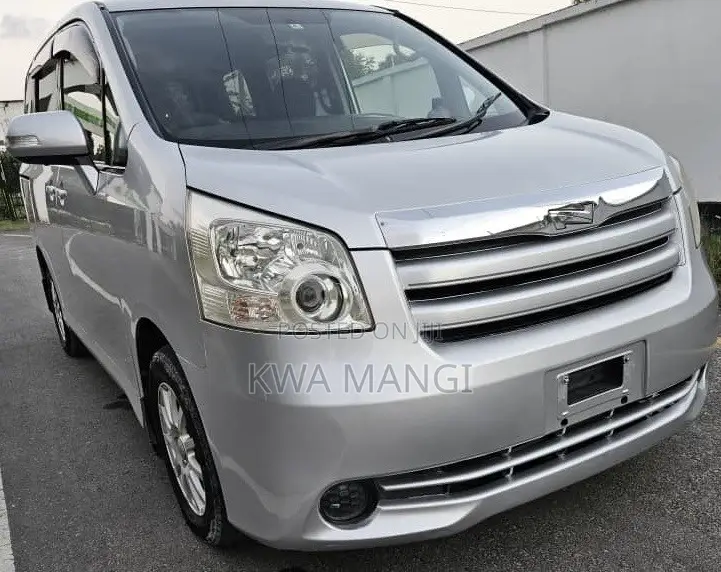 Toyota Noah 2008 Silver