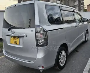 Toyota Noah 2008 Silver