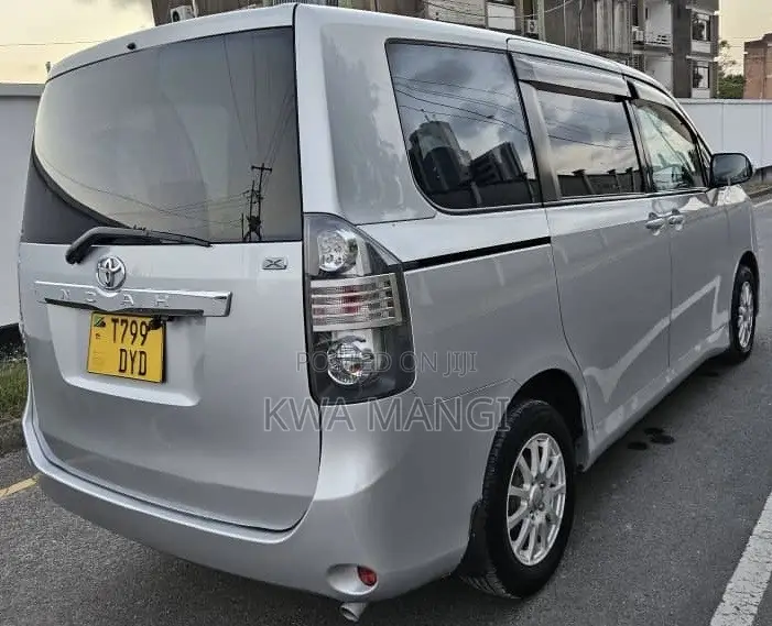 Toyota Noah 2008 Silver