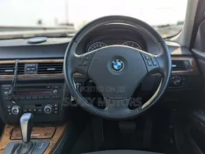 BMW 320i 2011 Black