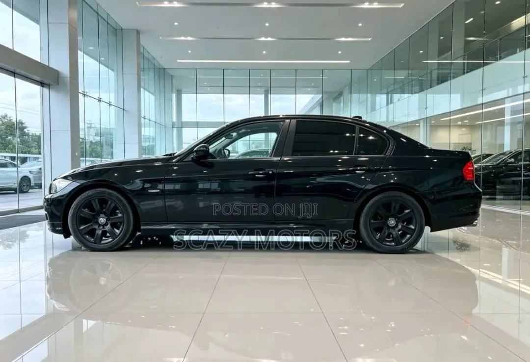 BMW 320i 2011 Black