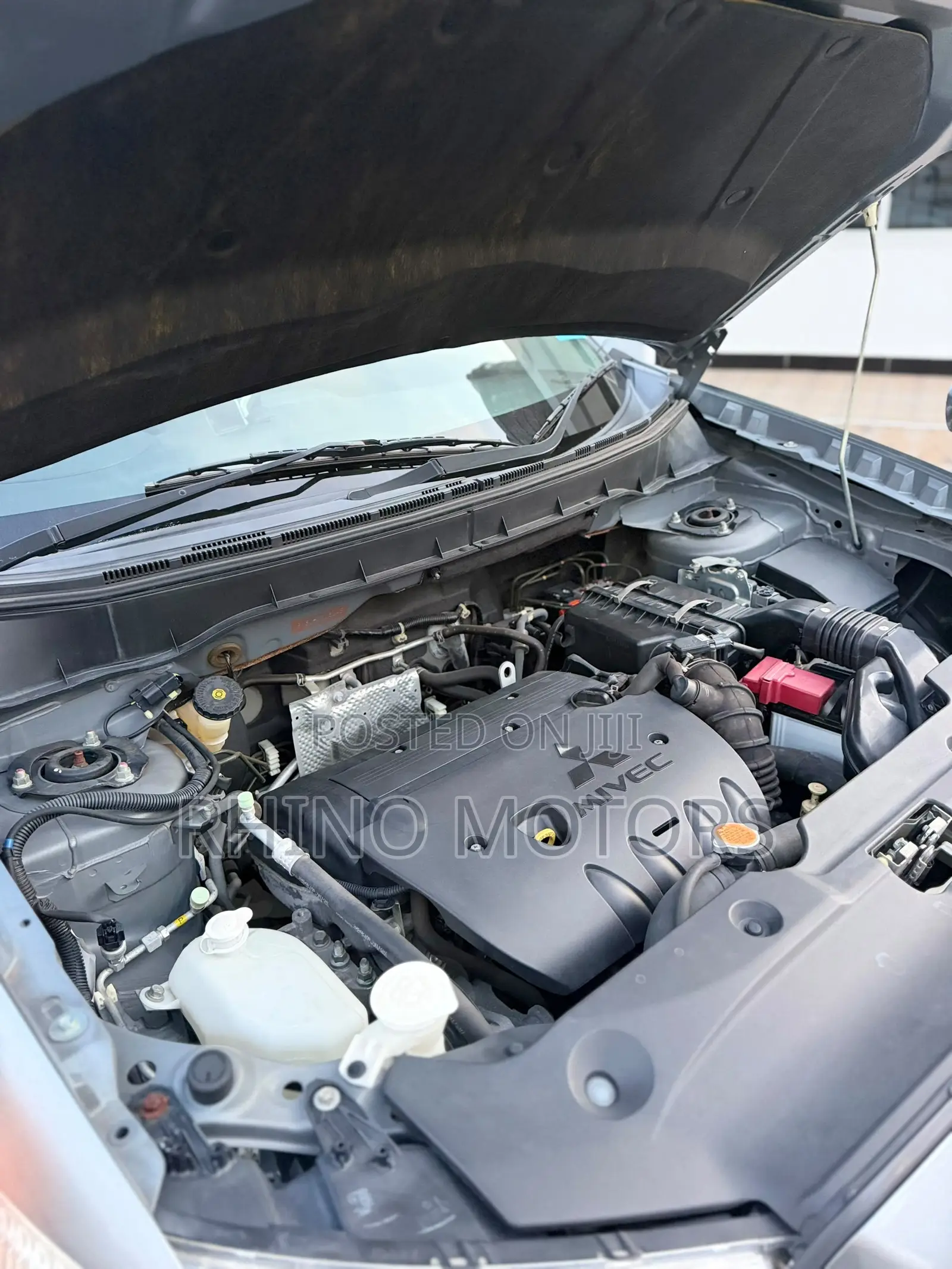 Mitsubishi RVR 2010 Silver