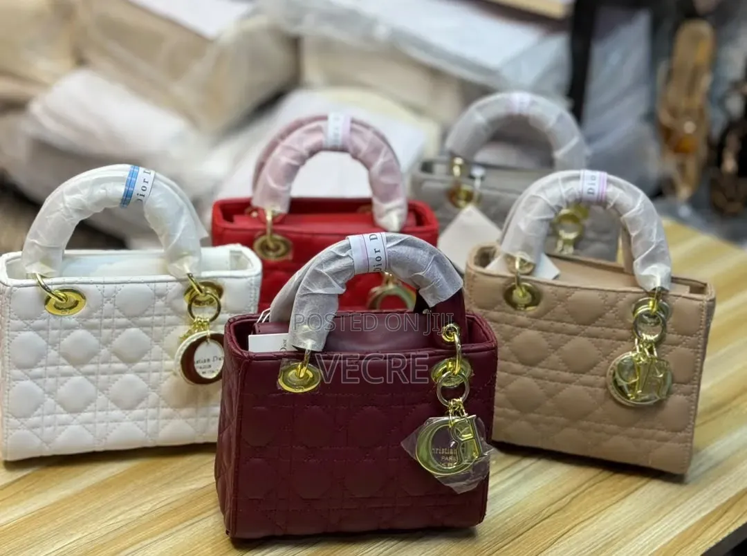 The Quality Material Handbags  With Luxury Look  