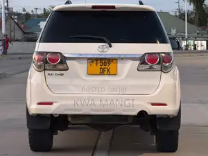 Toyota Fortuner 2015 White