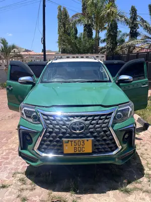 Toyota Fortuner 2018 Green