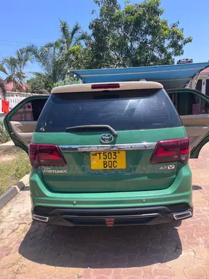 Toyota Fortuner 2018 Green