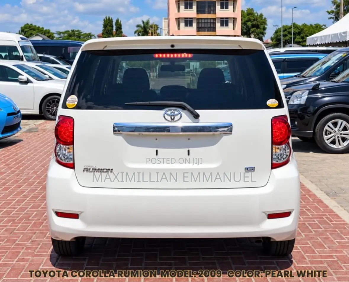 Toyota Corolla Rumion 2011 White