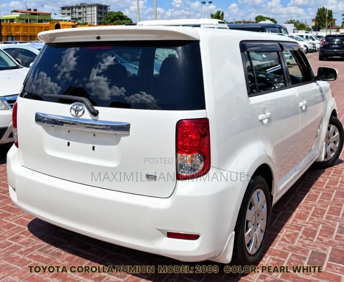 Toyota Corolla Rumion 2011 White