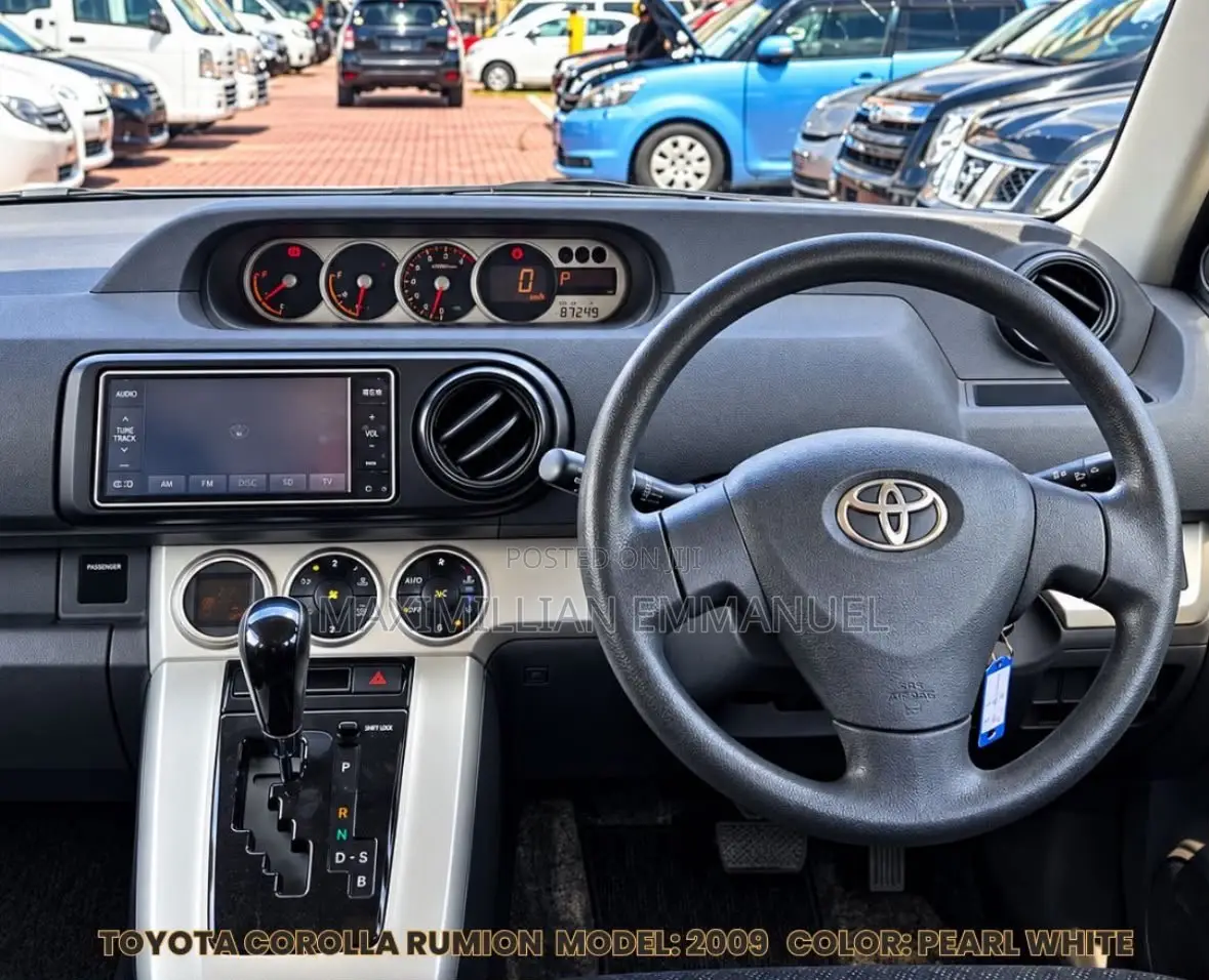 Toyota Corolla Rumion 2011 White