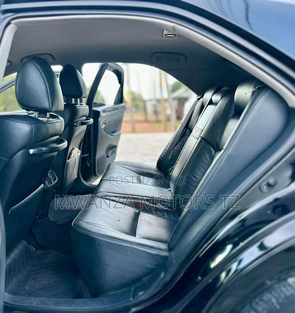 Toyota Crown 2006 Black