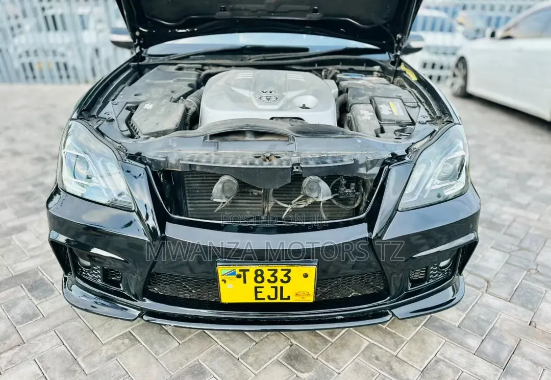 Toyota Crown 2006 Black