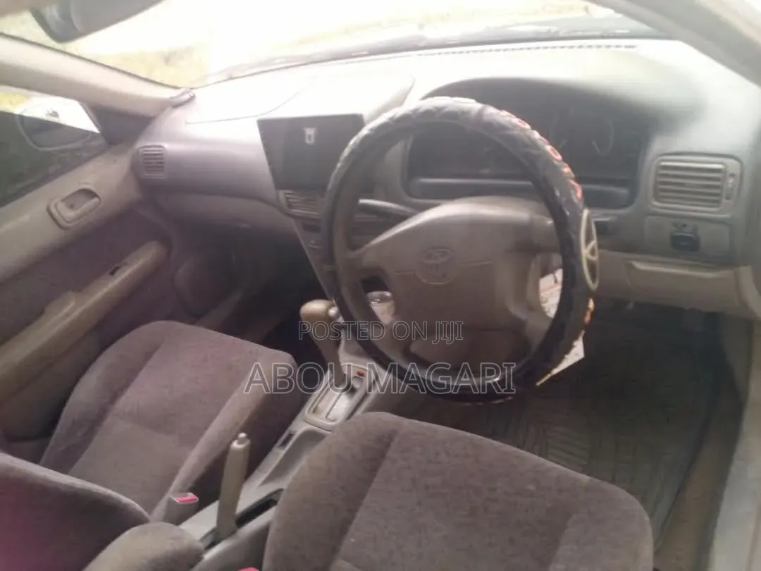 Toyota Corolla Station Wagon 1998 White