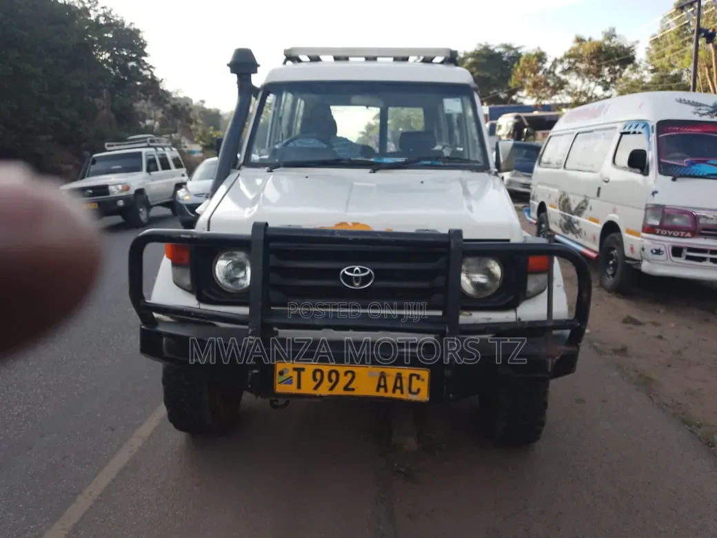 Toyota Land Cruiser 2007 White