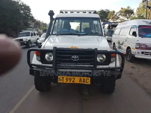 Toyota Land Cruiser 2007 White