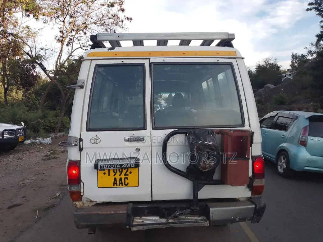 Toyota Land Cruiser 2007 White