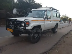 Toyota Land Cruiser 2007 White