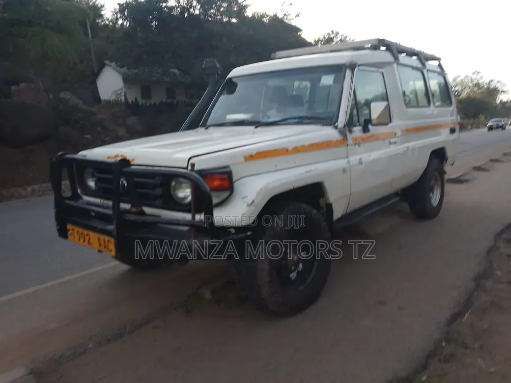 Toyota Land Cruiser 2007 White