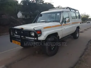 Toyota Land Cruiser 2007 White