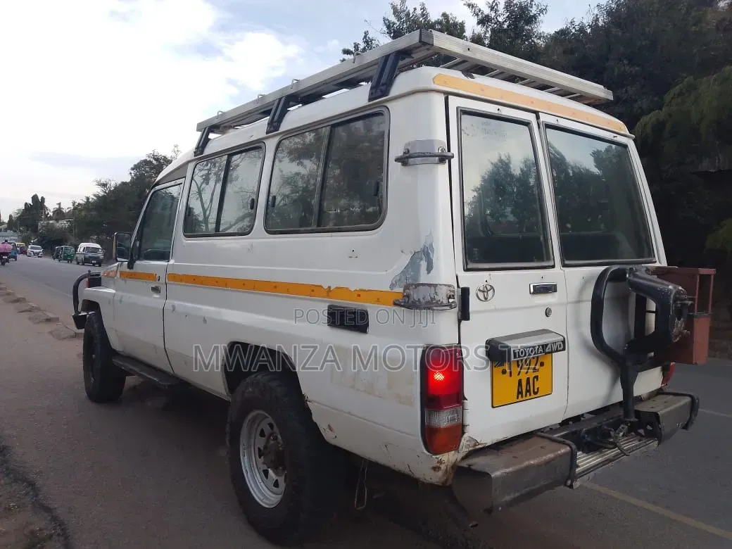 Toyota Land Cruiser 2007 White
