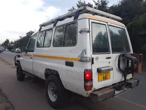 Toyota Land Cruiser 2007 White
