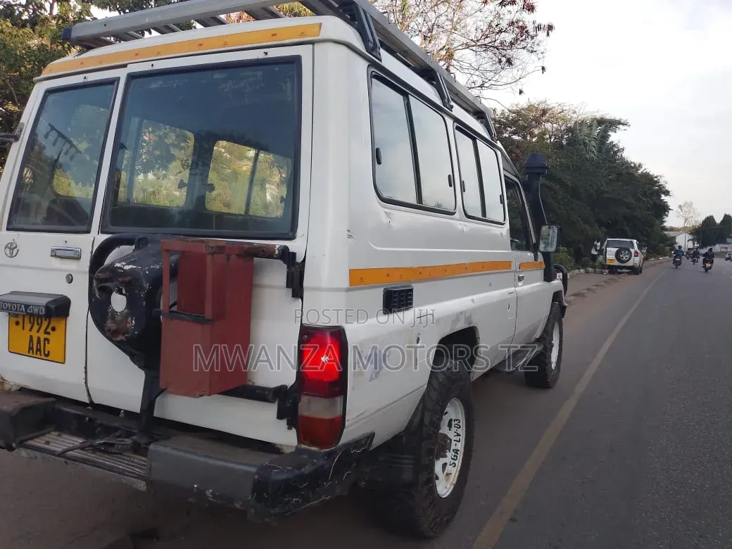 Toyota Land Cruiser 2007 White