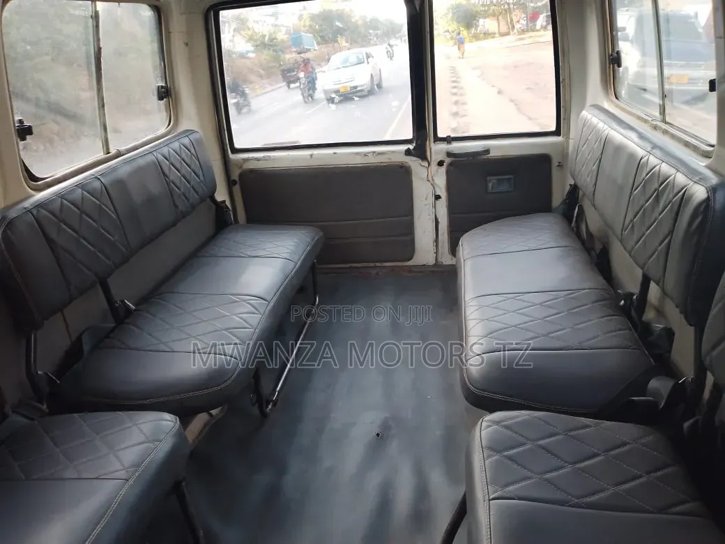 Toyota Land Cruiser 2007 White