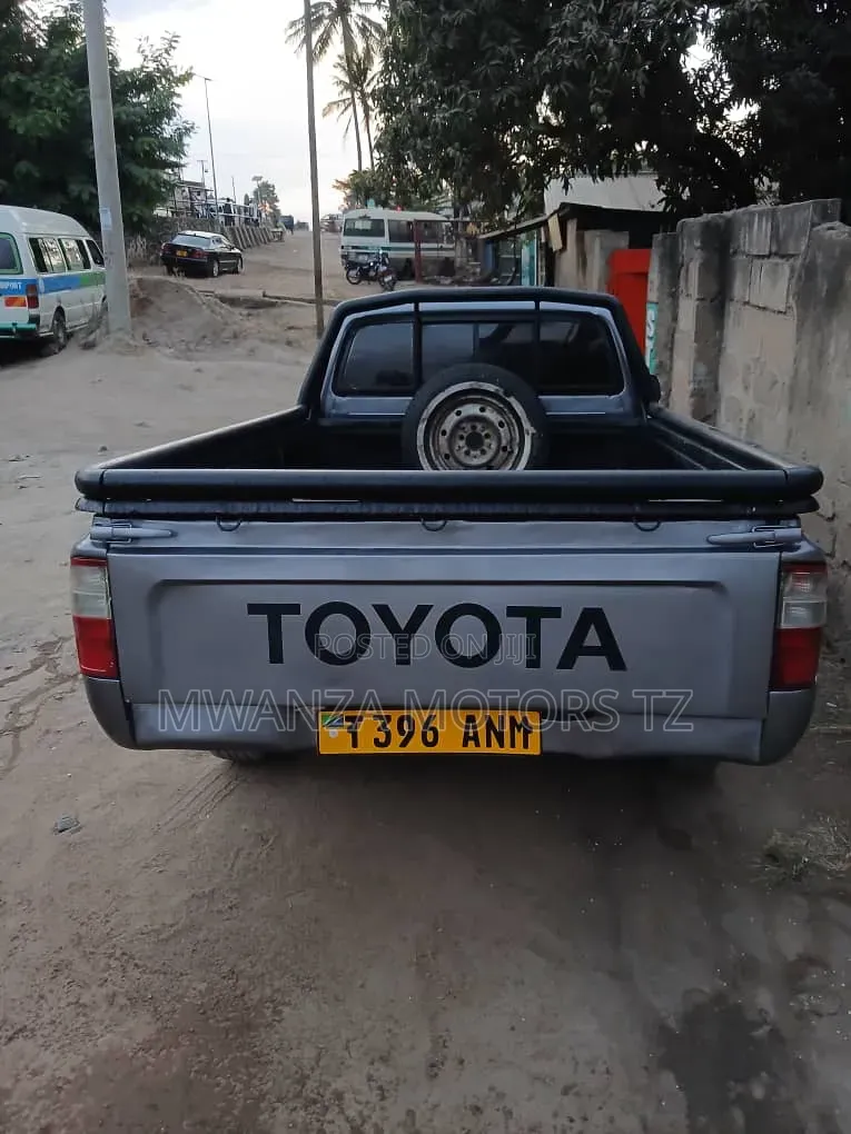Toyota Hilux 1999 Beige
