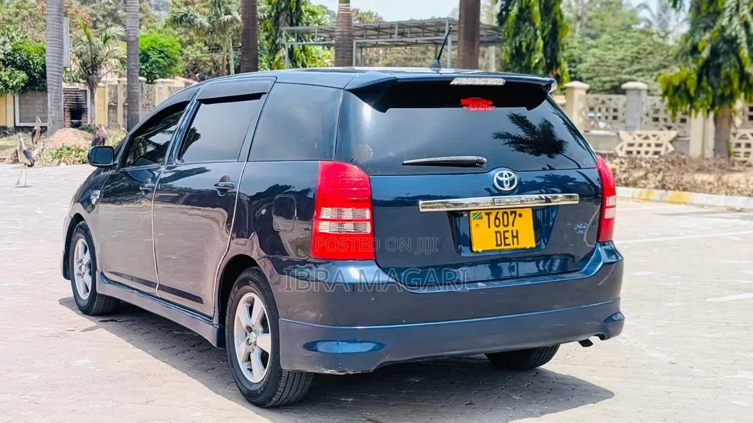 Toyota Wish 2006 Blue