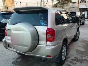 Toyota RAV4 2002 Gold