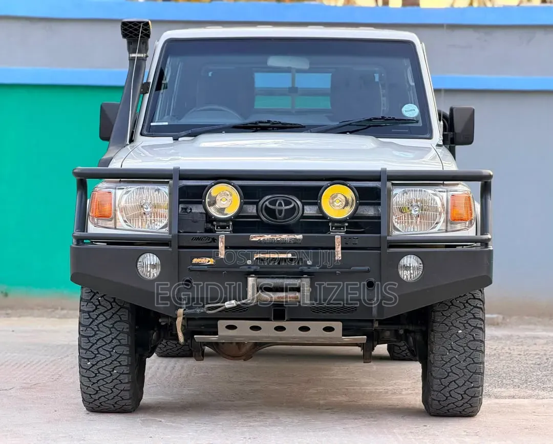 Toyota Land Cruiser 2015 White