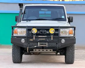 Toyota Land Cruiser 2015 White
